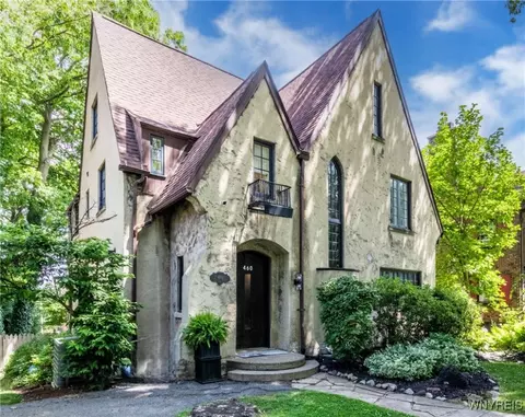 460 College Ave, Niagara Falls, NY 14305