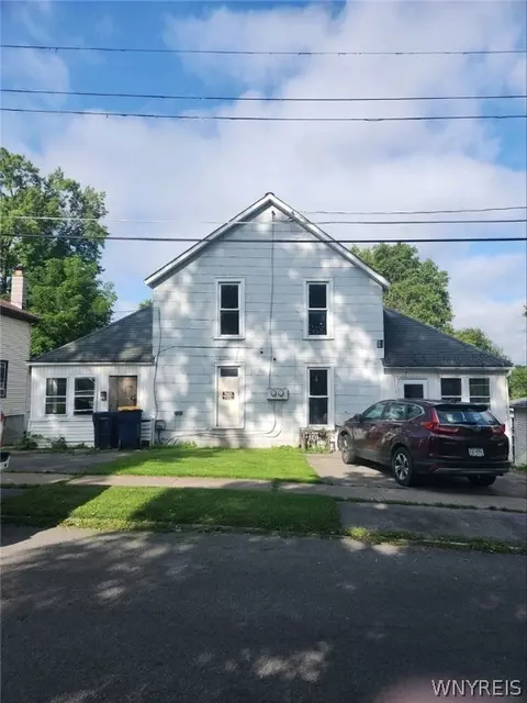 37 Amelia St, Lockport, NY 14094