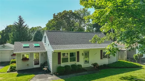 4328 White Acres Rd, Clarence, NY 14031