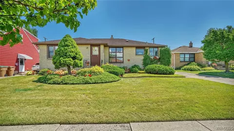 17 Nadine Dr, Cheektowaga, NY 14225
