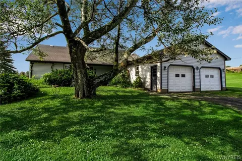 11033 Holland Glenwood Rd, Holland, NY 14080