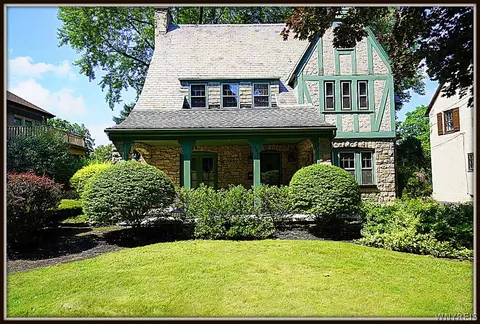 540 College Ave, Niagara Falls, NY 14305