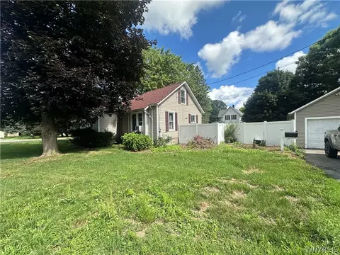 400 State St, Ridgeway, NY 14103 photo 8