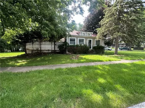 400 State St, Ridgeway, NY 14103 photo 2