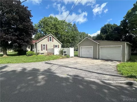 400 State St, Ridgeway, NY 14103 photo 3