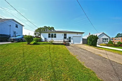 2783 Cloverbank Rd, Hamburg, NY 14075
