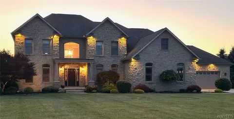9031 Hillview Dr, Clarence, NY 14031