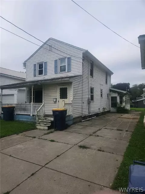 67 Chapel St, Lockport, NY 14094
