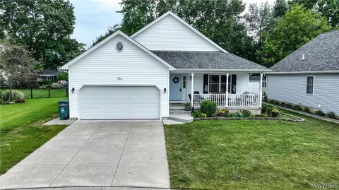 861 Daigler Dr, North Tonawanda, NY 14120