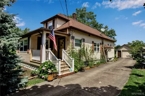 9 Brandel Ave, Lancaster, NY 14086