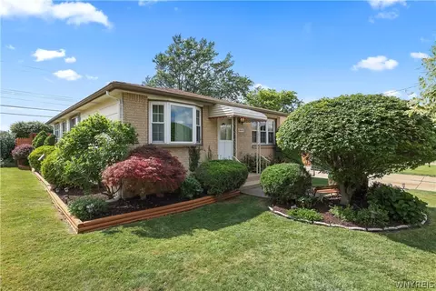 90 Candace Ln, Depew, NY 14043