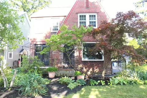 365 Maynard Dr, Amherst, NY 14226