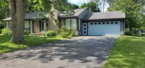 326 Cadman Dr, Amherst, NY 14221