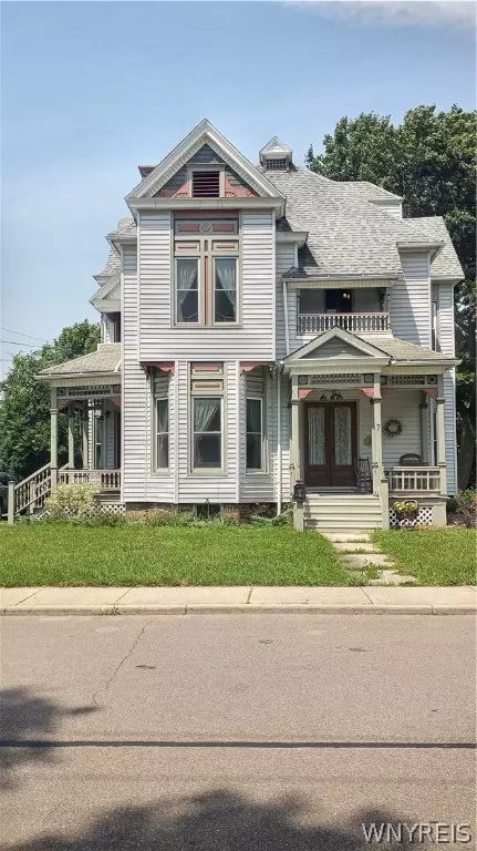 7 Gansevoort St, Bath, NY 14810