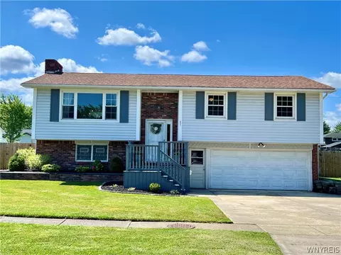 67 Christopher Dr, West Seneca, NY 14224