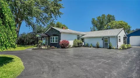712 Davis Rd, Aurora, NY 14052