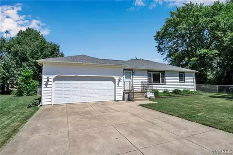 2662 Oakwood Ave, Hamburg, NY 14075