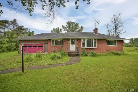 500 Hall Rd, Elma, NY 14059