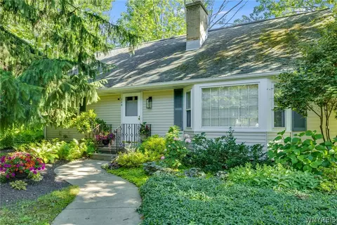 708 The Circle Dr, Lewiston, NY 14092