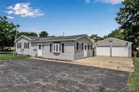 211 Hyland Ave, Depew, NY 14043