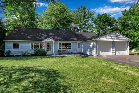 6576 Taylor Rd, Hamburg, NY 14075