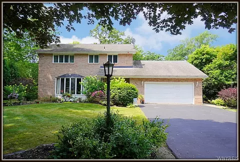 5048 Bronson Dr, Lewiston, NY 14092