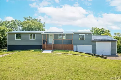 10111 Hickox Rd, Alexander, NY 14005