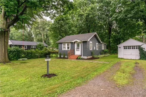 6983 Schuyler Dr, Evans, NY 14047