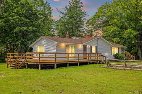 2176 Clinton Street Rd, Bennington, NY 14011