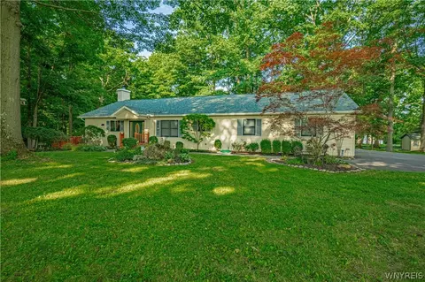 4270 Day Rd, Lockport, NY 14094