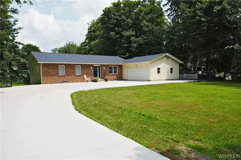 7673 Back Creek Rd, Hamburg, NY 14075