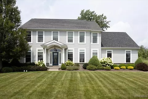 401 N Rockingham Way, Amherst, NY 14228