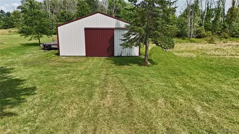 7455 Salt Rd, Clarence, NY 14031