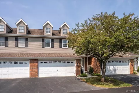 102 Forest Edge, East Amherst, NY 14051