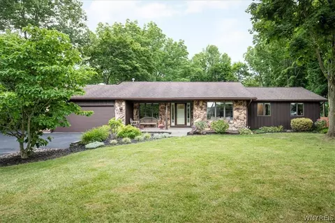 7047 Bear Ridge Rd, Pendleton, NY 14120