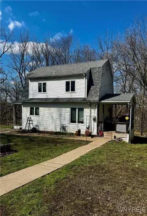 1 Mccue Ave, Lockport City, NY 14094