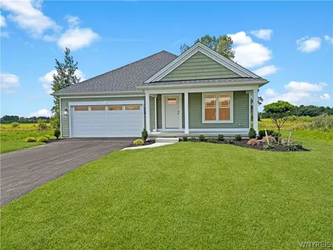 6679 Curtis Ct, Lockport, NY 14094