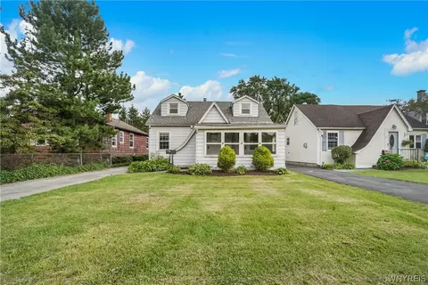 557 Emerson Dr, Amherst, NY 14226