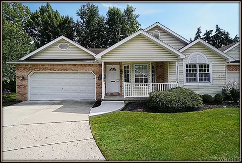 56 Cobblestone Ln, Amherst, NY 14221