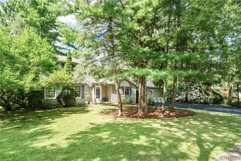 143 Wood Acres Dr, East Amherst, NY 14051