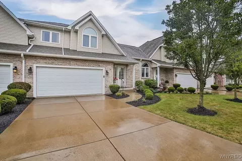 311 White Oak Ln, Grand Island, NY 14072