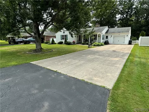 36 Terrylynn Dr, Evans, NY 14006