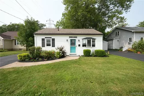 97 Center St, Evans, NY 14006