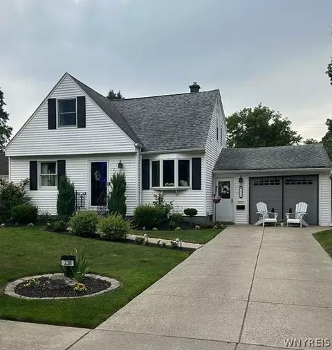 238 Kirkwood Dr, West Seneca, NY 14224