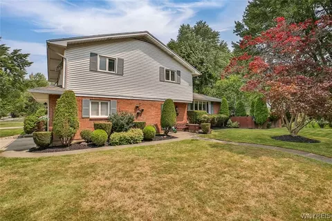 93 Segsbury Rd, Amherst, NY 14221