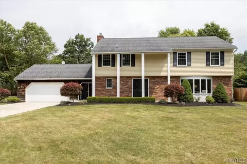 41 Green Lake Dr, Orchard Park, NY 14127