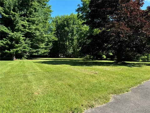 561 Pletcher Rd, Lewiston, NY 14092
