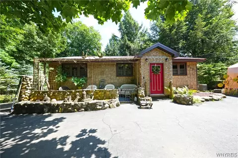 3131 Kulp Rd, Eden, NY 14057