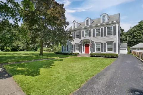 623 East Ave, Lockport, NY 14094