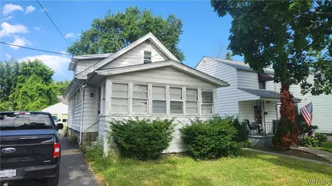 724 92nd St, Niagara Falls, NY 14304